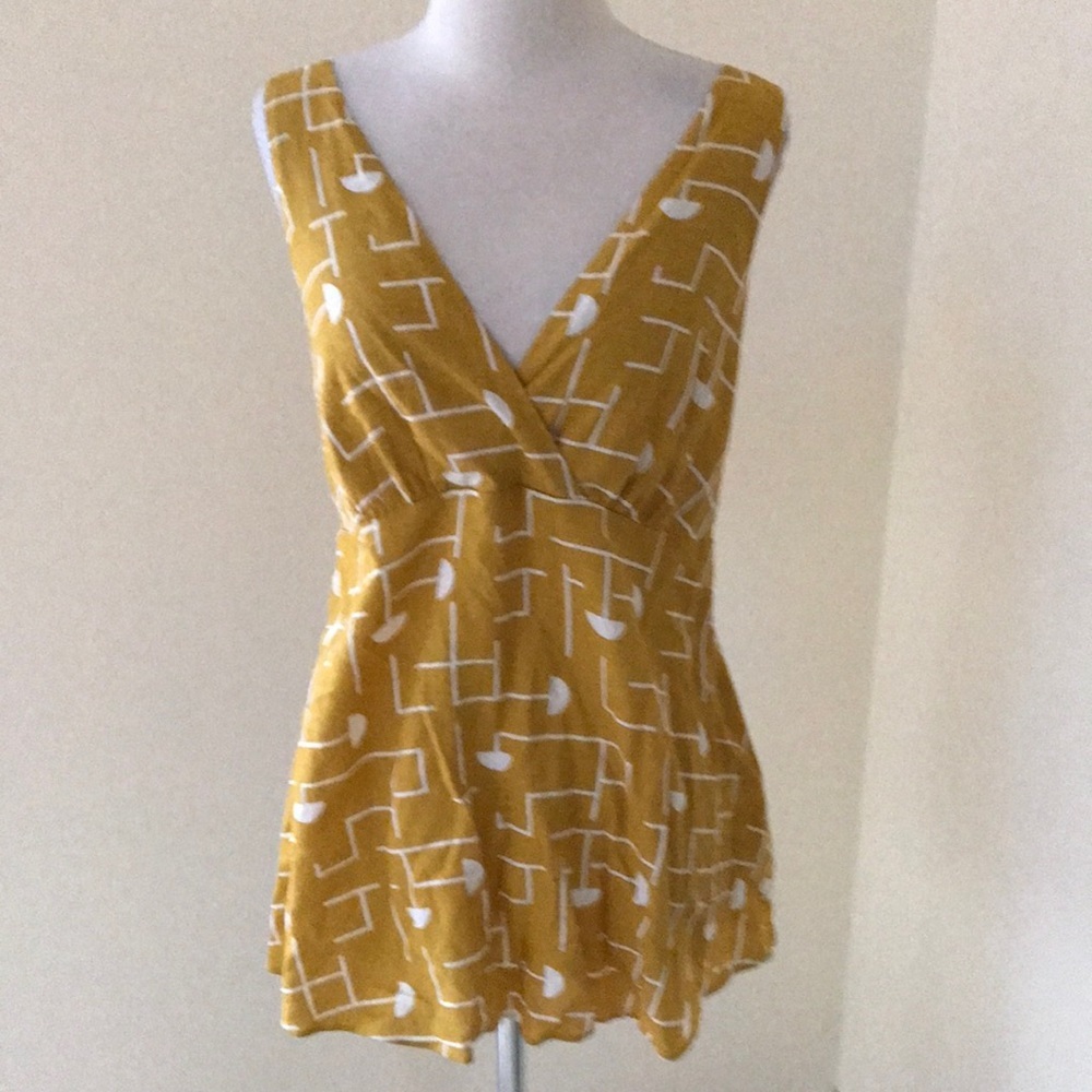 New!Mimi Maternity small mustard linen blend crossover top.